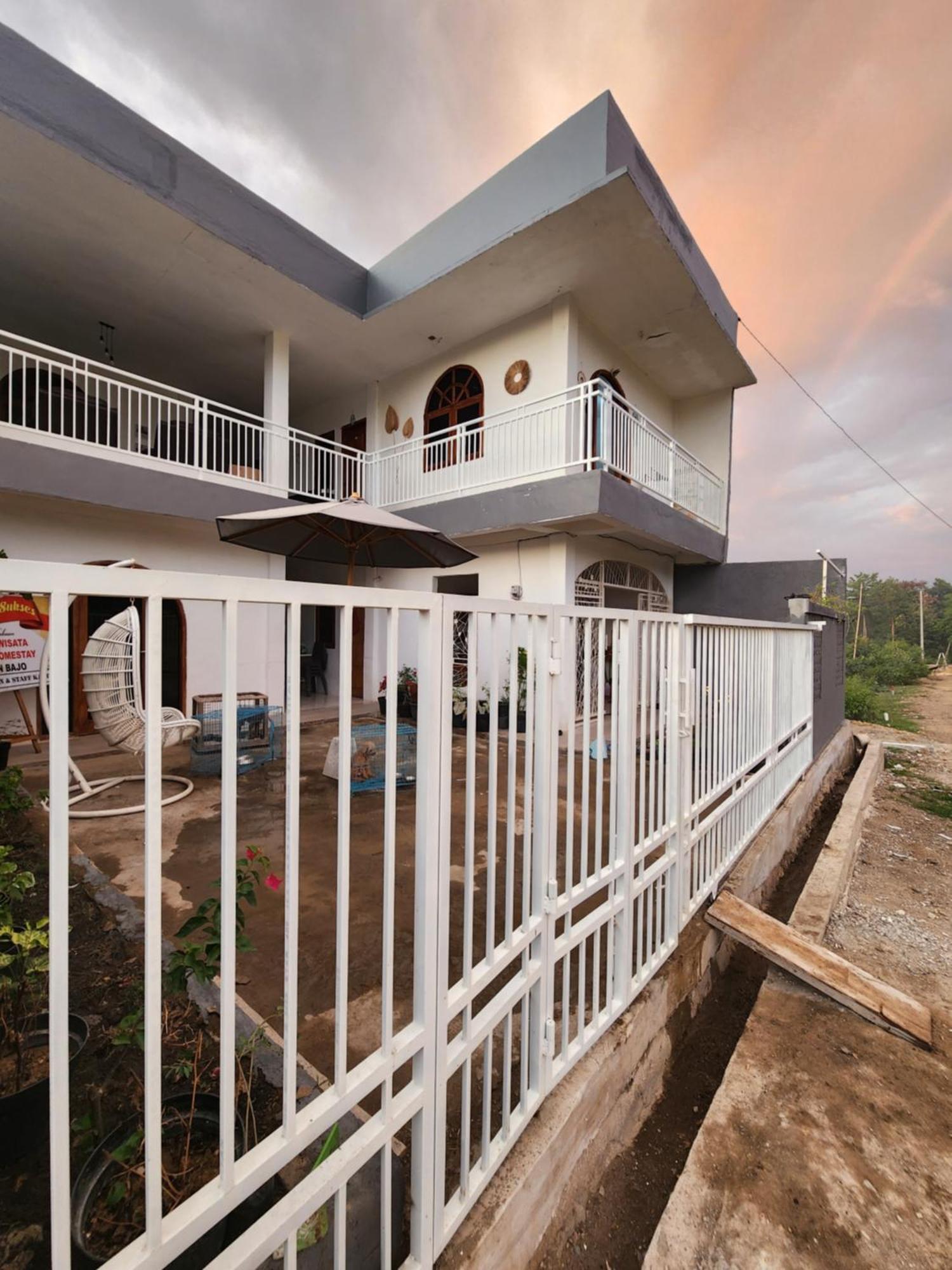 D'Flora Homestay Labuan Bajo Eksteriør bilde