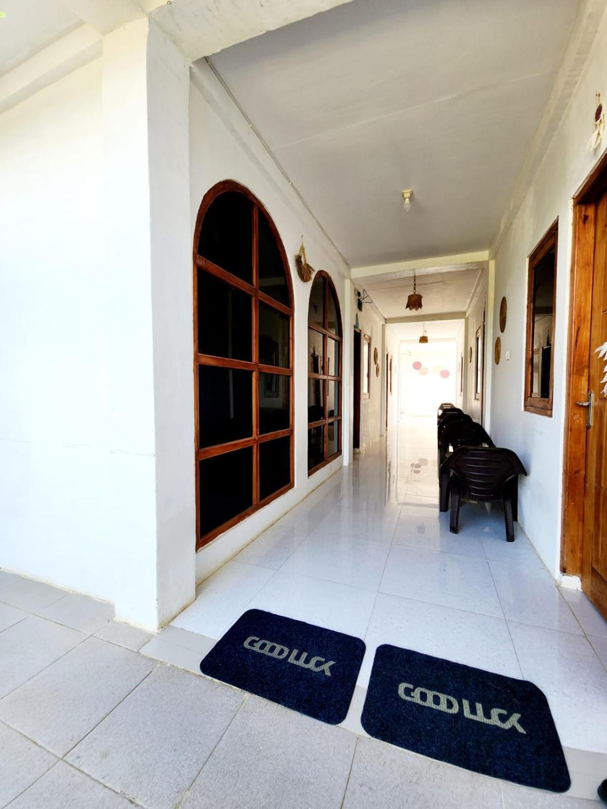D'Flora Homestay Labuan Bajo Eksteriør bilde