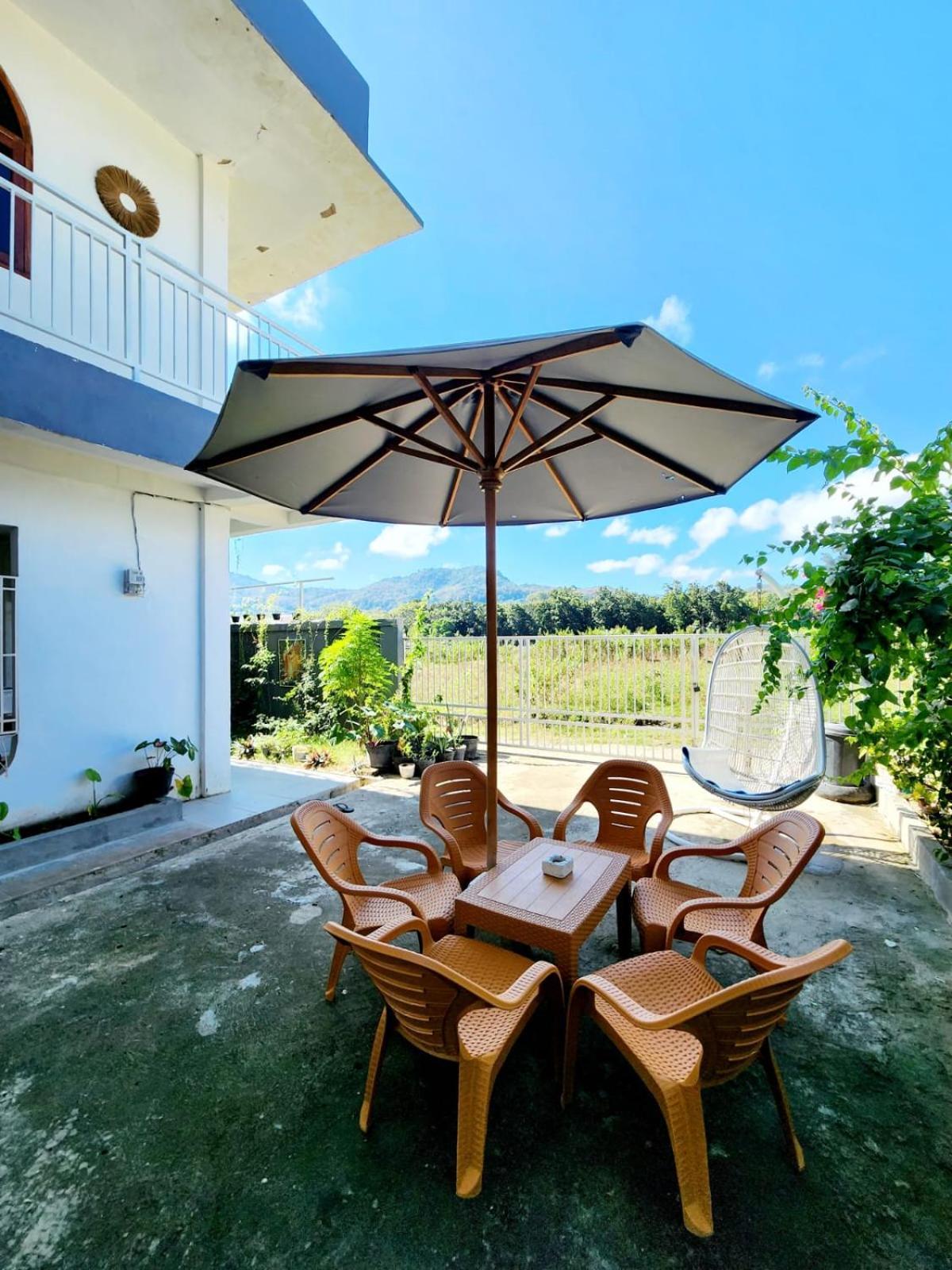 D'Flora Homestay Labuan Bajo Eksteriør bilde