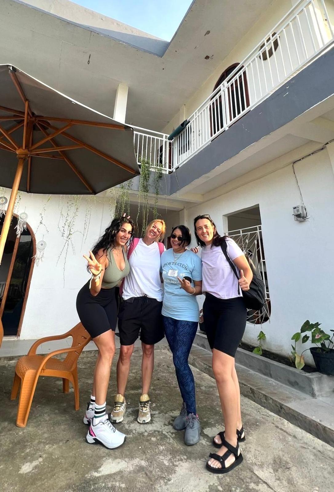 D'Flora Homestay Labuan Bajo Eksteriør bilde