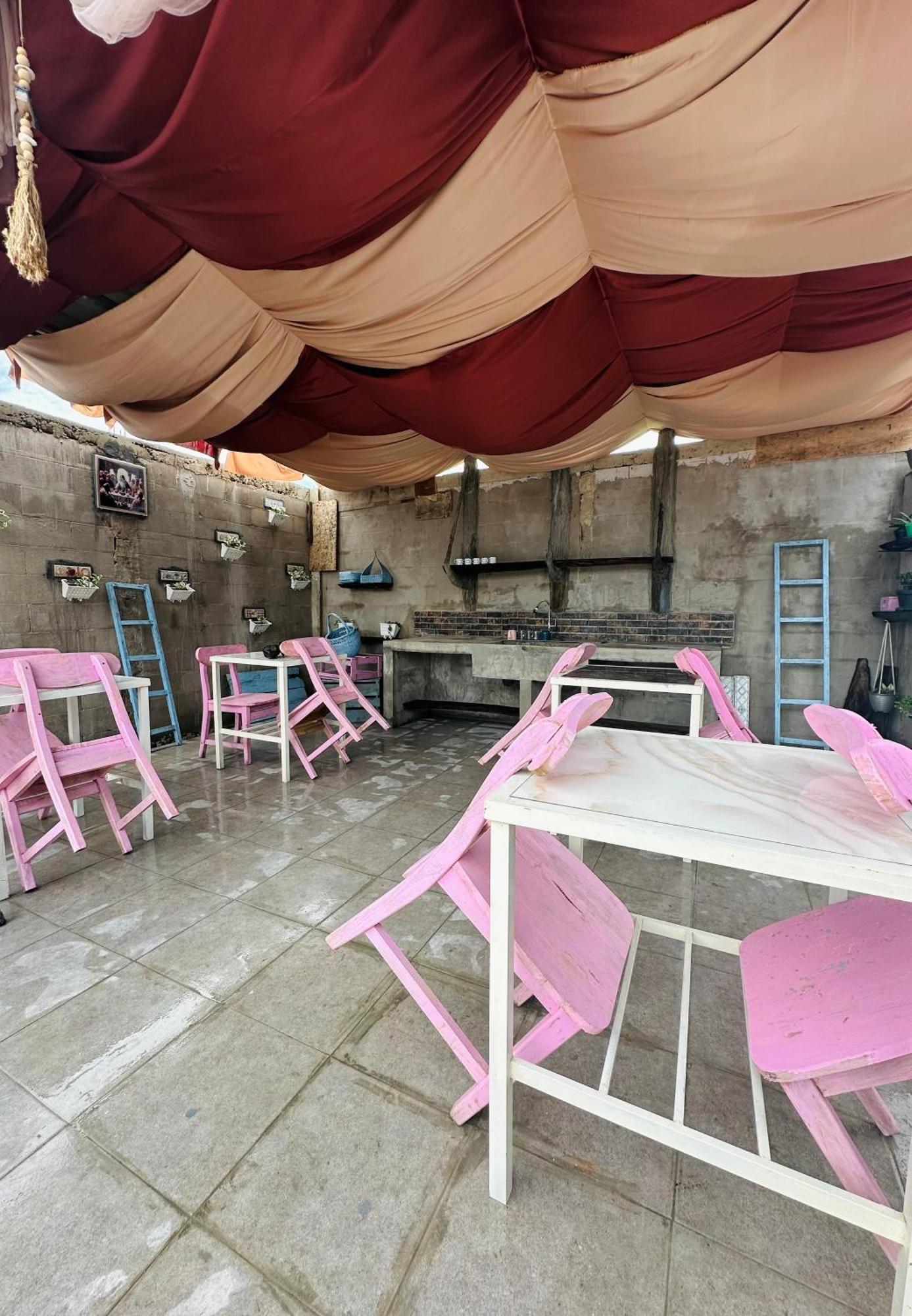 D'Flora Homestay Labuan Bajo Eksteriør bilde