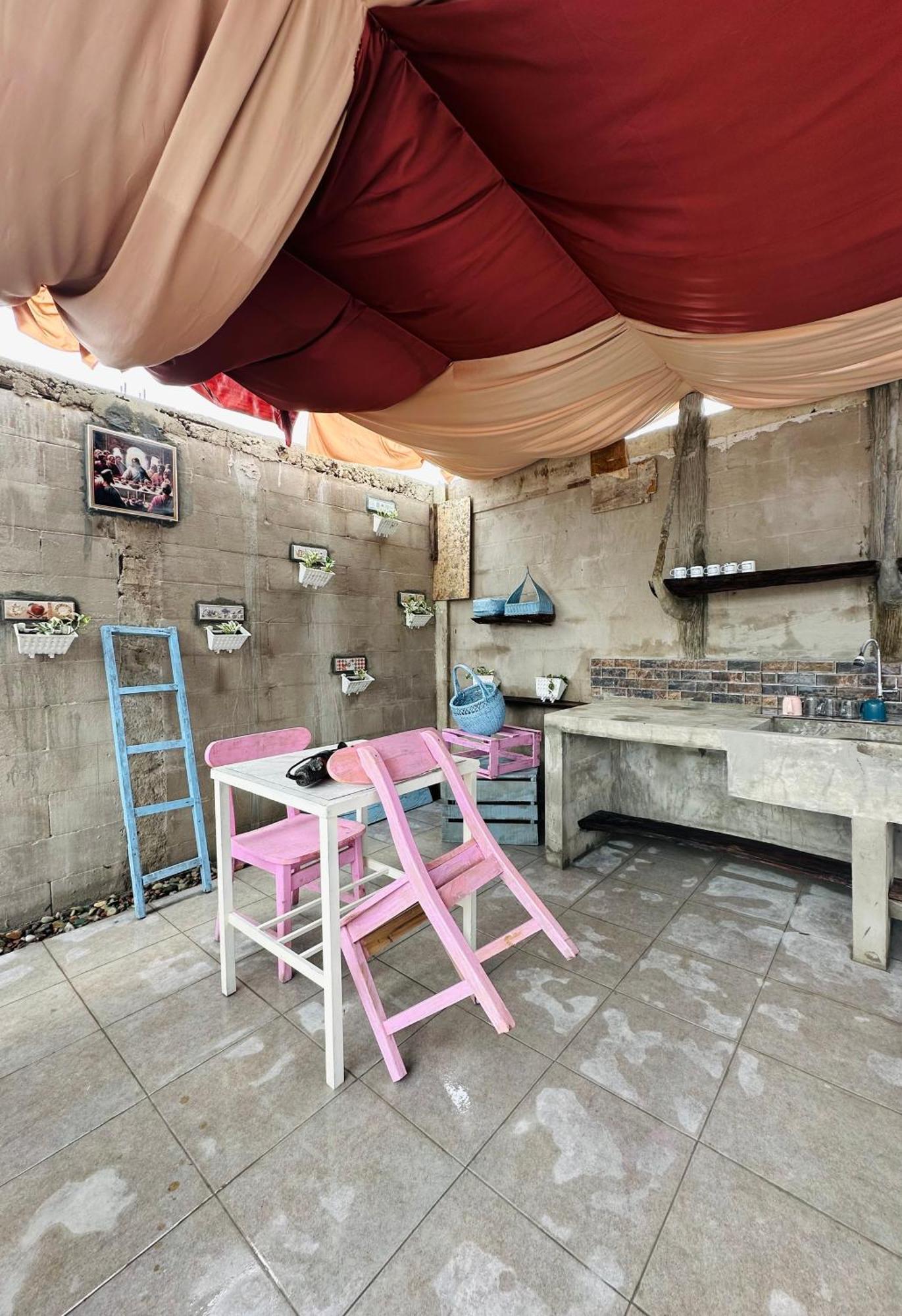 D'Flora Homestay Labuan Bajo Eksteriør bilde