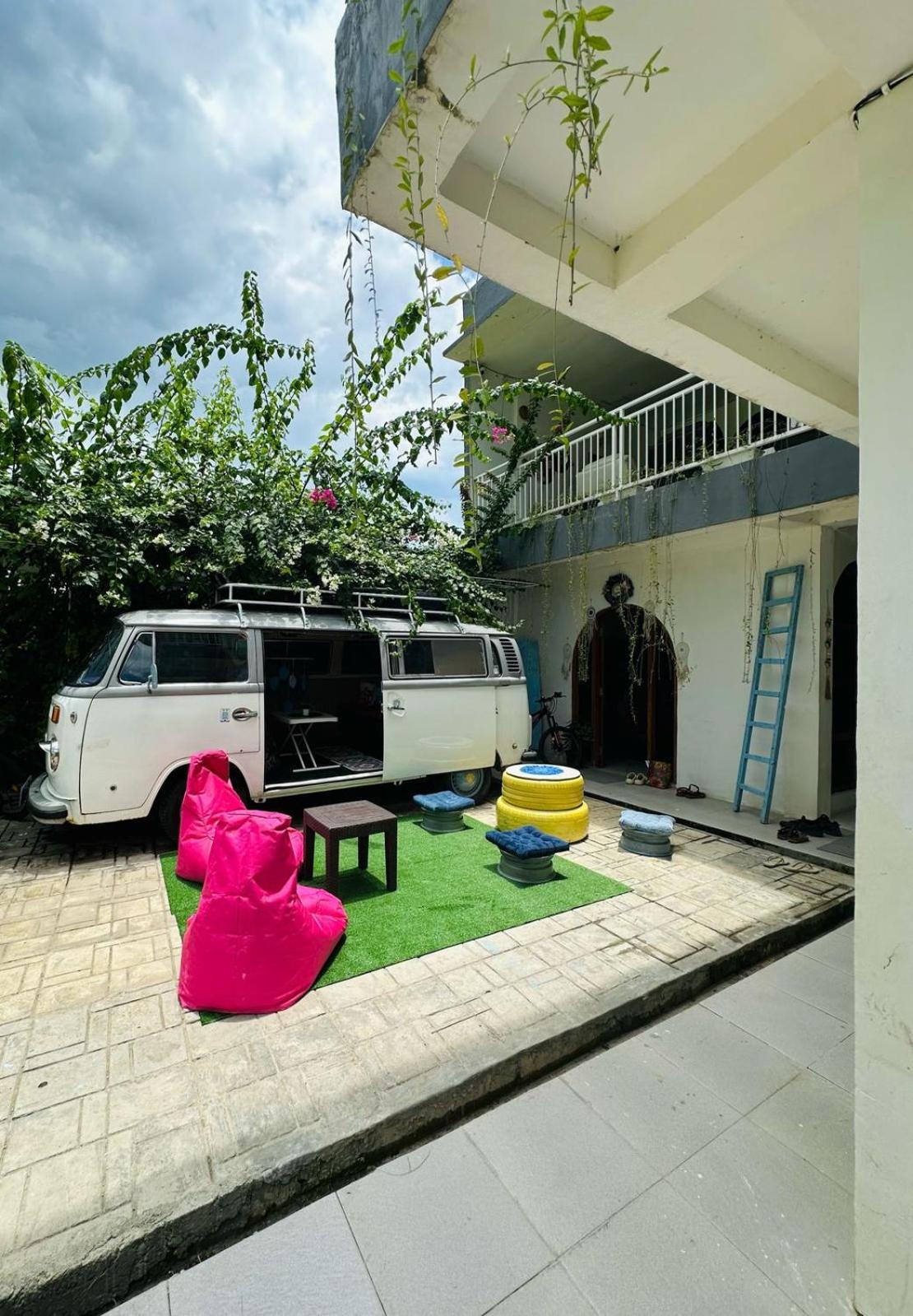 D'Flora Homestay Labuan Bajo Eksteriør bilde
