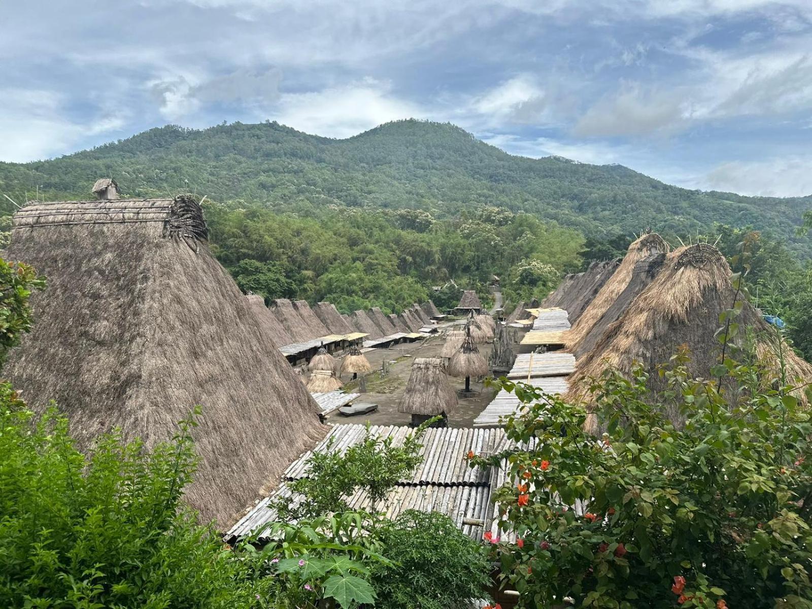 D'Flora Homestay Labuan Bajo Eksteriør bilde