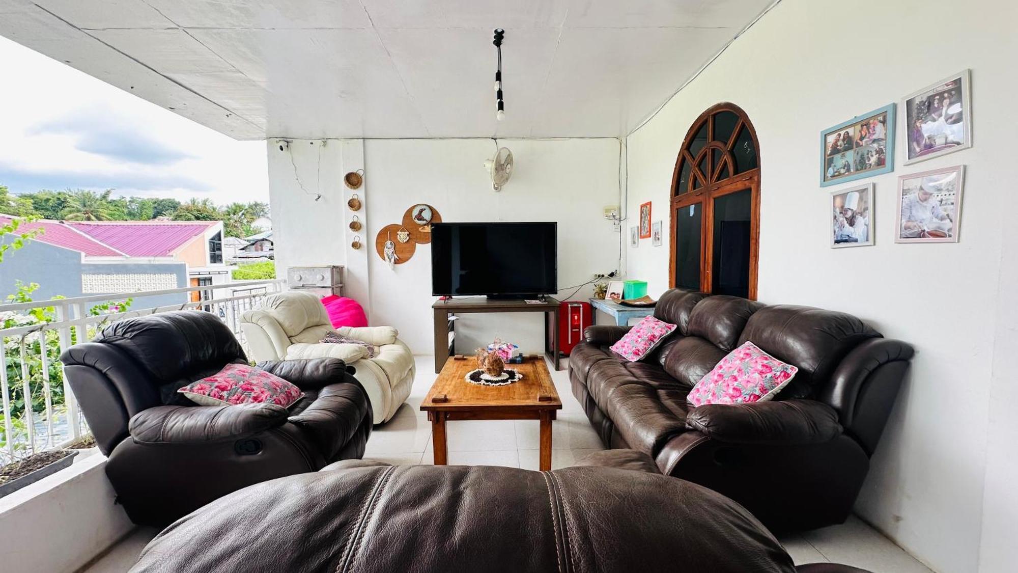 D'Flora Homestay Labuan Bajo Eksteriør bilde