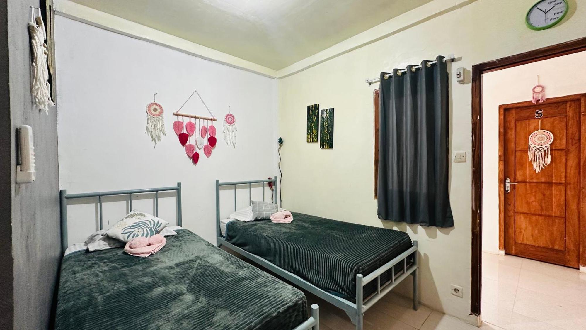 D'Flora Homestay Labuan Bajo Eksteriør bilde
